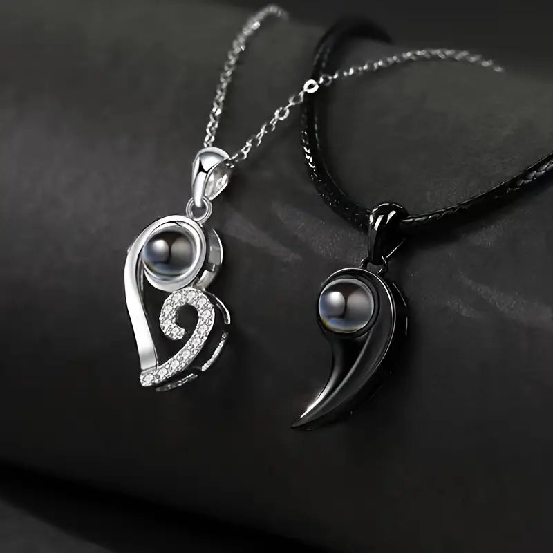 Collar con Colgante de Proyección Personalizado – Ying Yang, Un Símbolo de Conexión