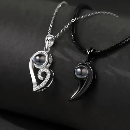 Collar con Colgante de Proyección Personalizado – Ying Yang, Un Símbolo de Conexión