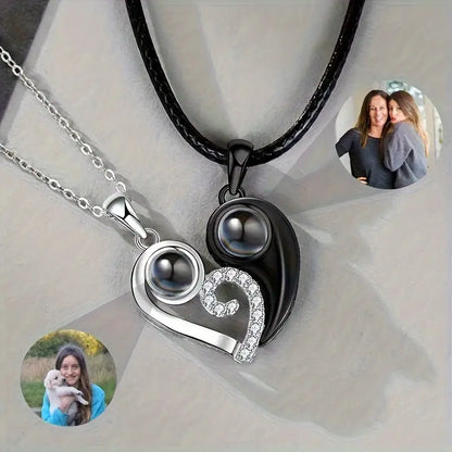 Collar con Colgante de Proyección Personalizado – Ying Yang, Un Símbolo de Conexión